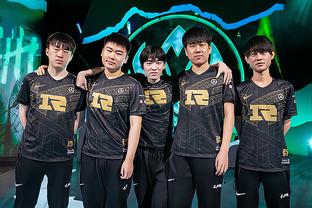 曼巴风骨！曾凡博手指肿到变形坚持出战，两战投篮28中7大受影响.