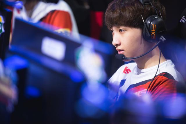 英超-萨卡破门萨拉赫救主 利物浦2-2阿森纳让出榜首.